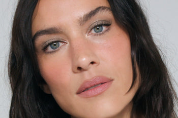 Chats, LOL’s and Effortless Makeup with Alexa Chung