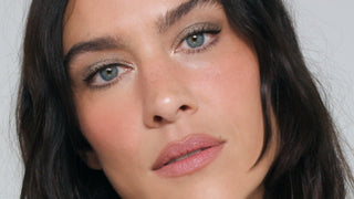 Chats, LOL’s and Effortless Makeup with Alexa Chung