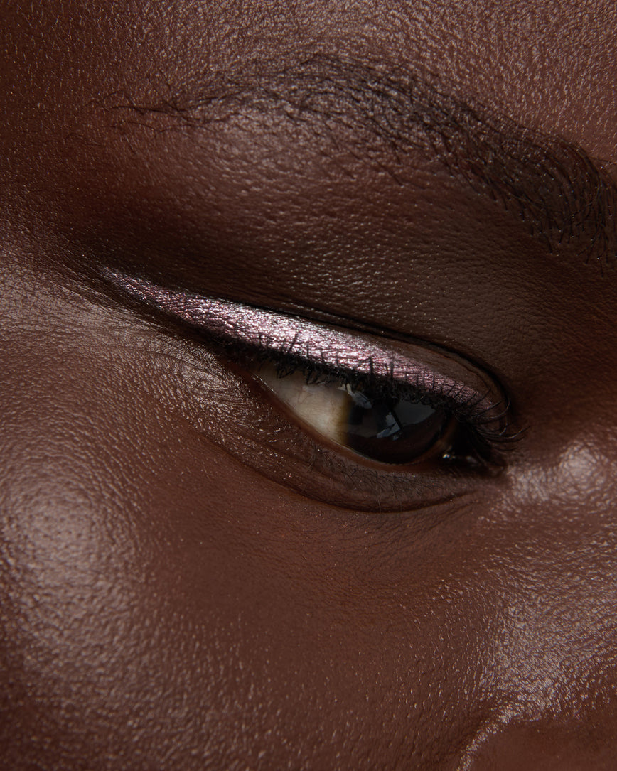 Betina (Seamless Glide Eye Pencil)