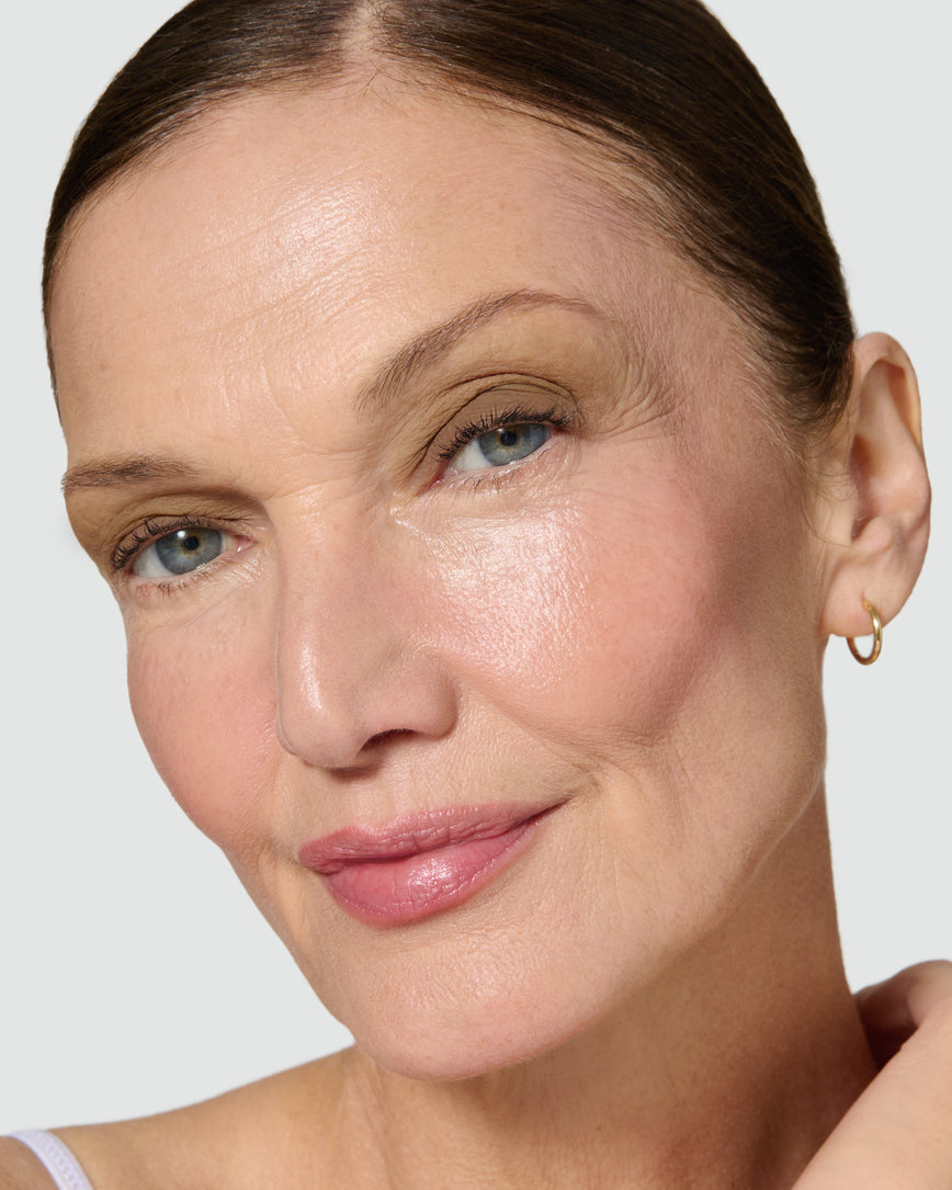 Close up of a model wearing Mimi Liquid Silk Eyeshadow on a neutral background