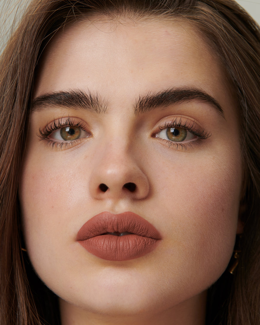 VELVETEEN LIQUID LIP LIPSTICK IN SHADE AFFAIR DISPLAYED ON MODELS LIPS