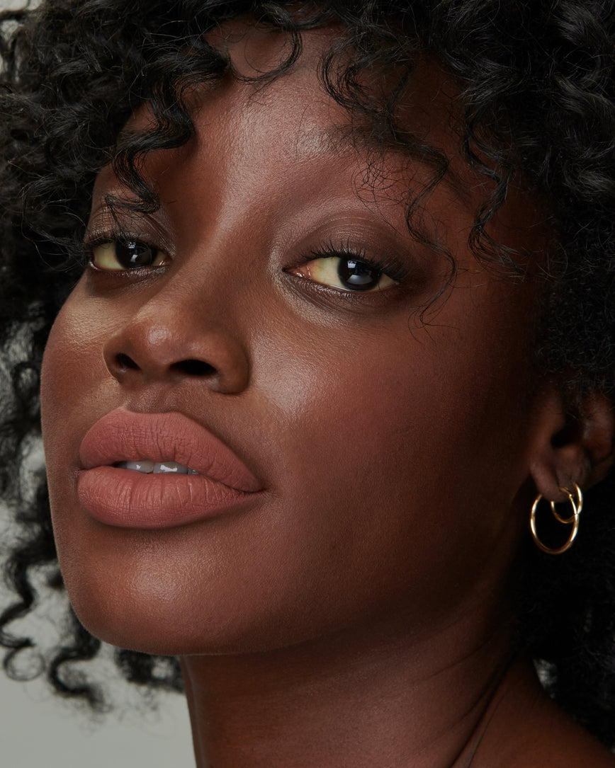 VELVETEEN LIQUID LIPSTICK IN SHADE AFFAIR SHOWN ON MODEL