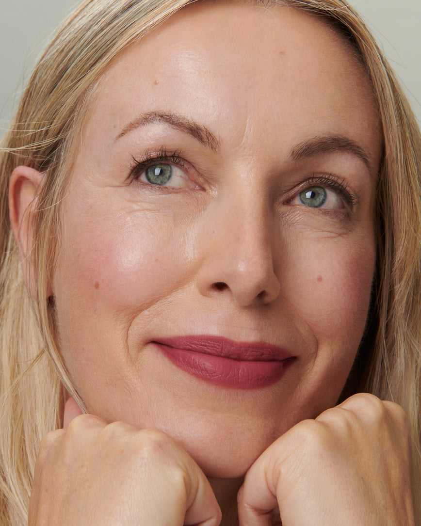Lisa Eldridge Velveteen Liquid Lipstick in shade Blush pictured on model